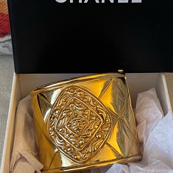 CHANEL⭐️RaRe⭐️Vintage Quilted Byzantine Cuff Bracelet, 1980s⭐️w/box & COA⭐️ - Picture 11 of 11